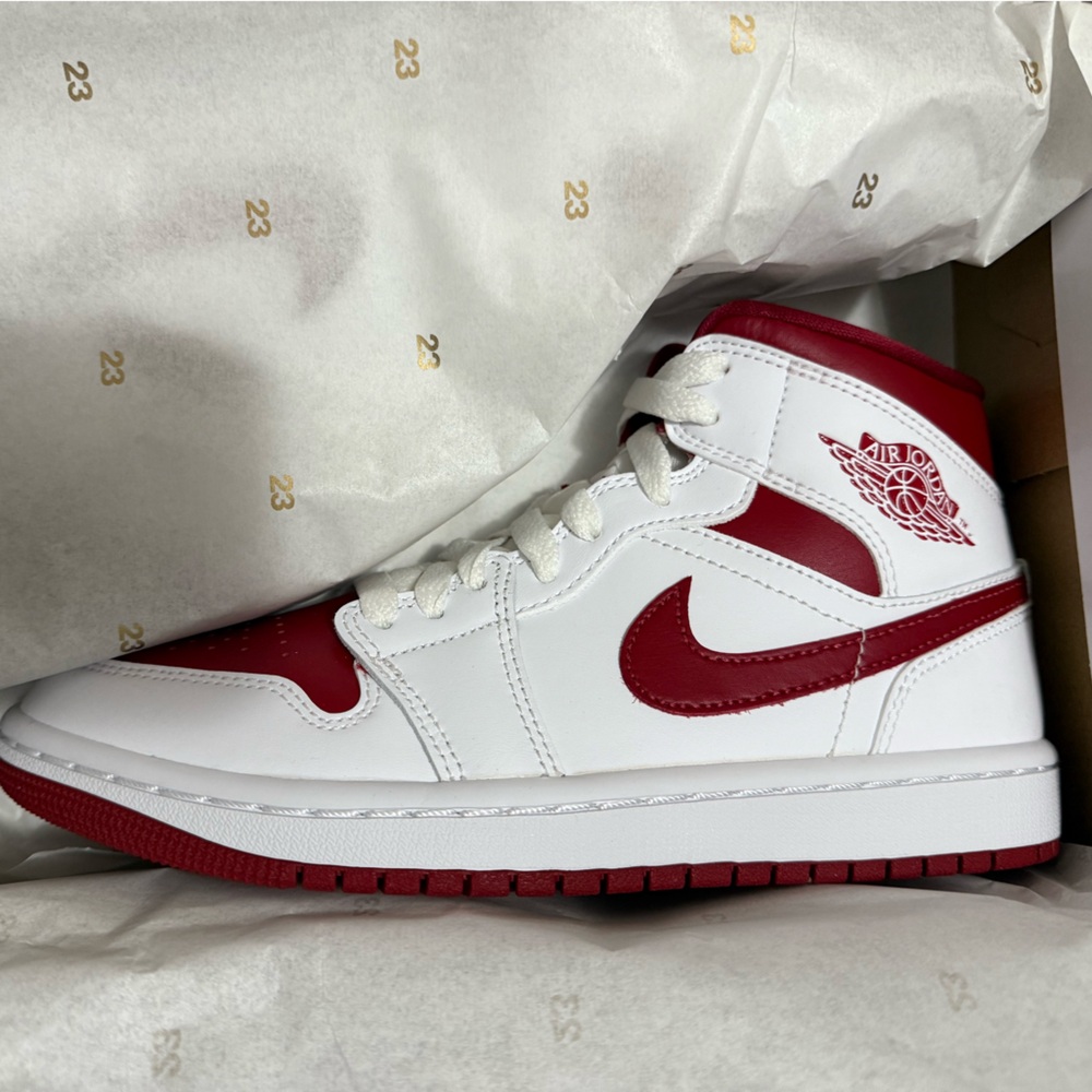 WMNS Air Jordan 1 Mid SE sneakers